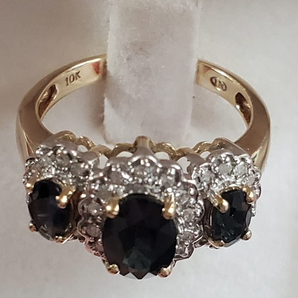 10K Gold Ring - Picture 16 of 17